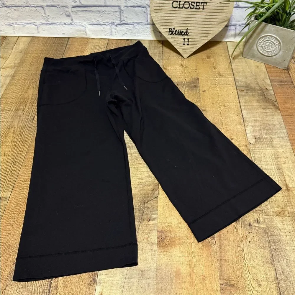 Lululemon wide leg crop yoga pants black